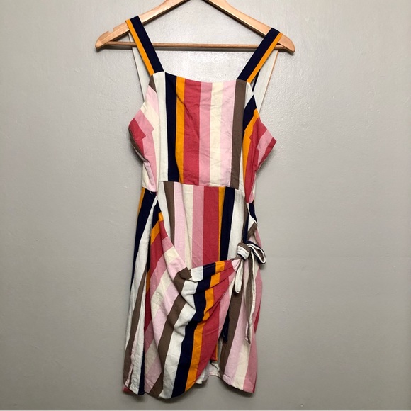 Adora Striped Linen Summer Wrap Dress - Picture 4 of 8